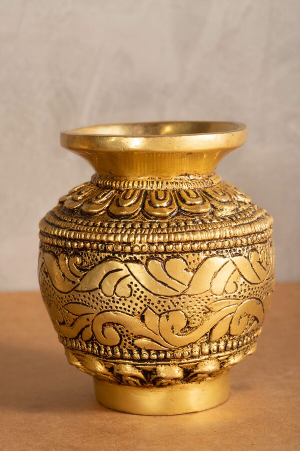 Lota Kalasa Sombu (pot)