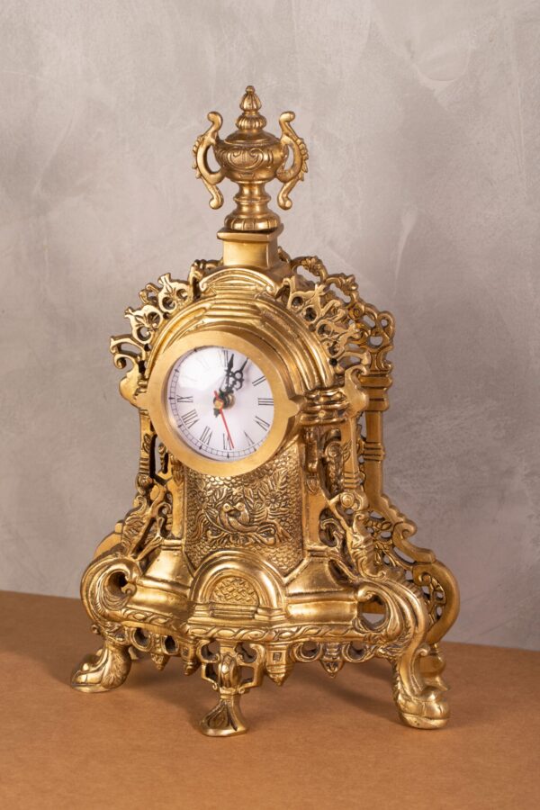 Standing clock