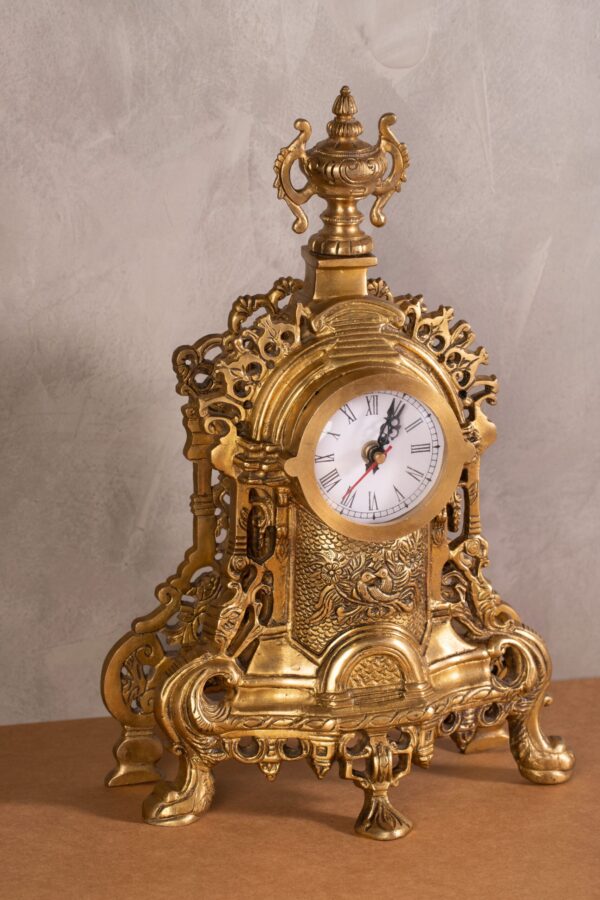 Standing clock