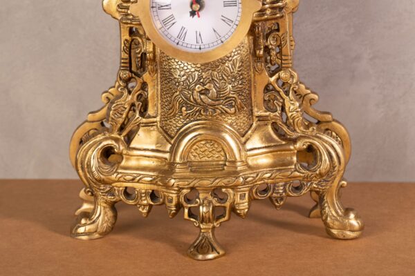 Standing clock