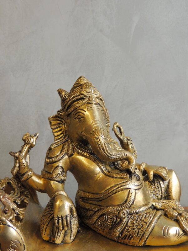 ganesha-relaxing